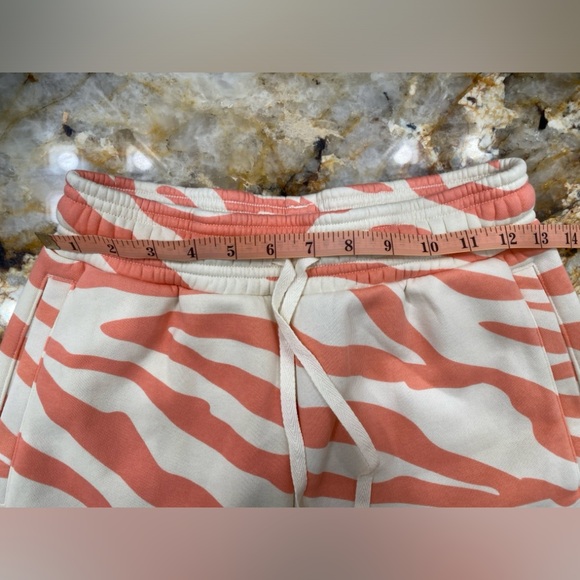 Lorna Jane Voltage Sweat Shorts - Picture 7 of 7